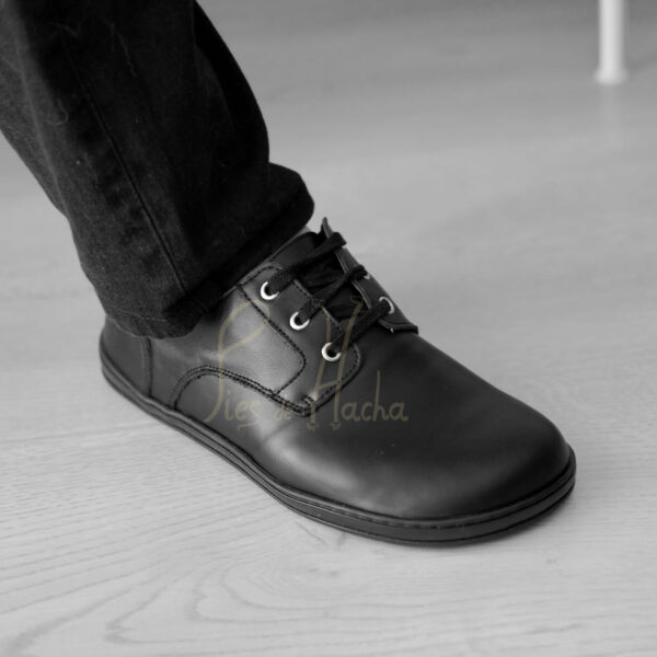 Zapatos respetuosos negros de piel Nens - Image 3