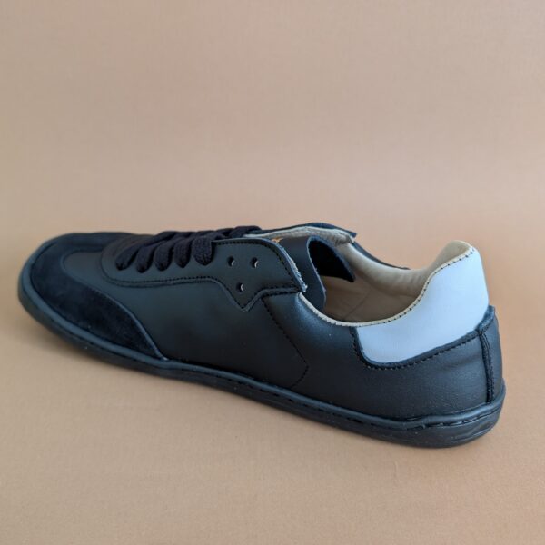 Zapatillas respetuosas de piel Nens Samba Negras