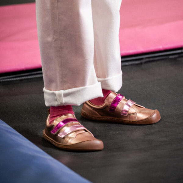 Zapatillas Flexinens Doradas y Fucsia - Image 3